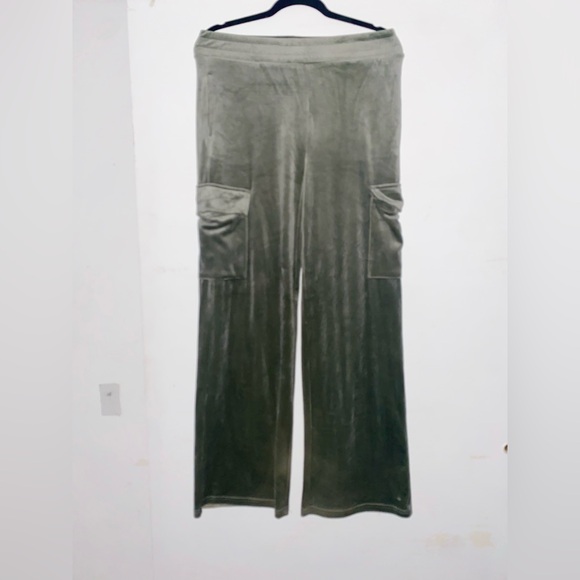 GREEN VELOUR TRACKSUIT - Picture 4 of 4